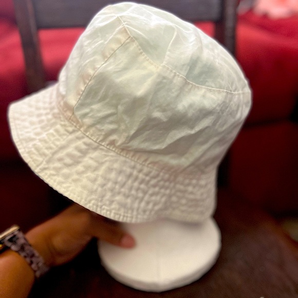 Gap Kids Reversible Green, Blue, and White Bucket Hats (2) - Picture 2 of 4